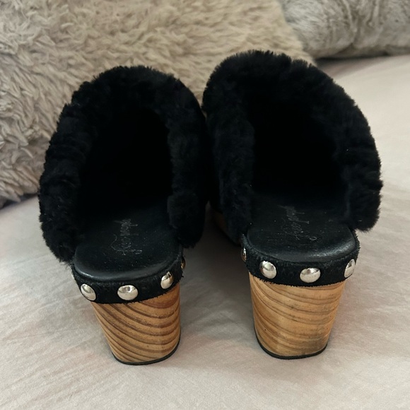 🌟 Host Pick 🌟 Free People Wooden Clogs - Picture 3 of 9